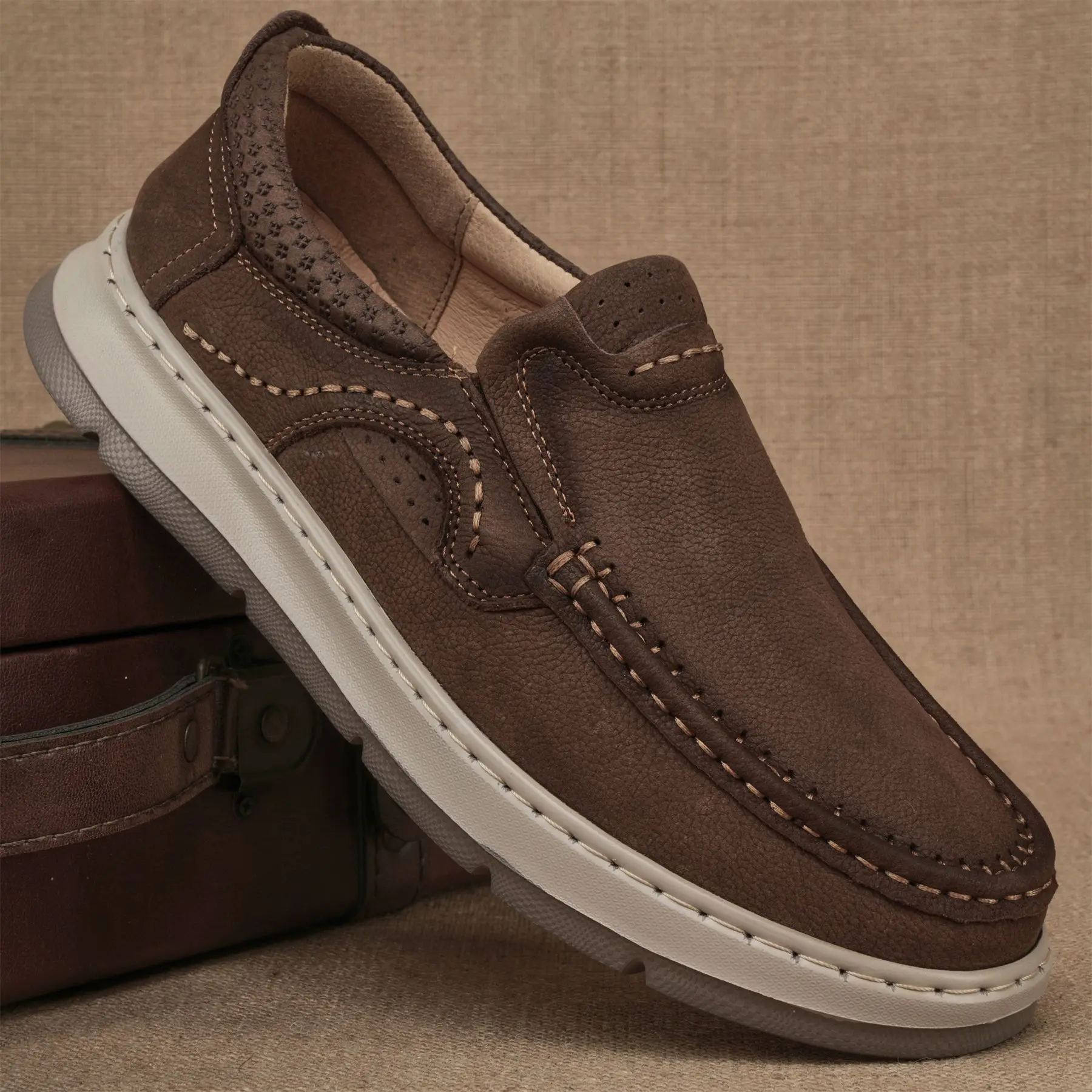 

Мужские лоферы, кожаная повседневная обувь высокого качества для мужчин, роскошные удобные мягкие кроссовки на плоской подошве для вождения, мужские мокасины ручной работы