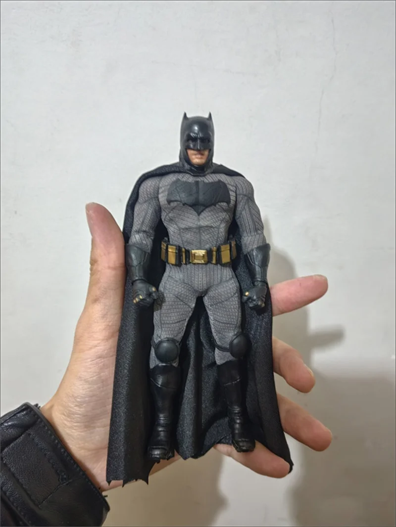 Mezco One 12-Rüstung Batman Actionfigur Batman Figur Bruce Wayne Joker Figur Sammlerstück Modell Spielzeug Geschenk Anime Auf Lager – Detail 8
