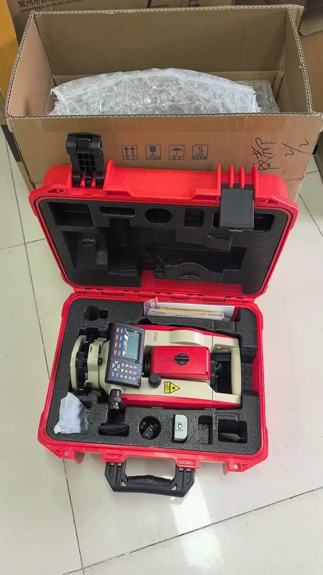 Estação total da China Kolida KTS442R10U com porta USB e distância sem refletor 1000m