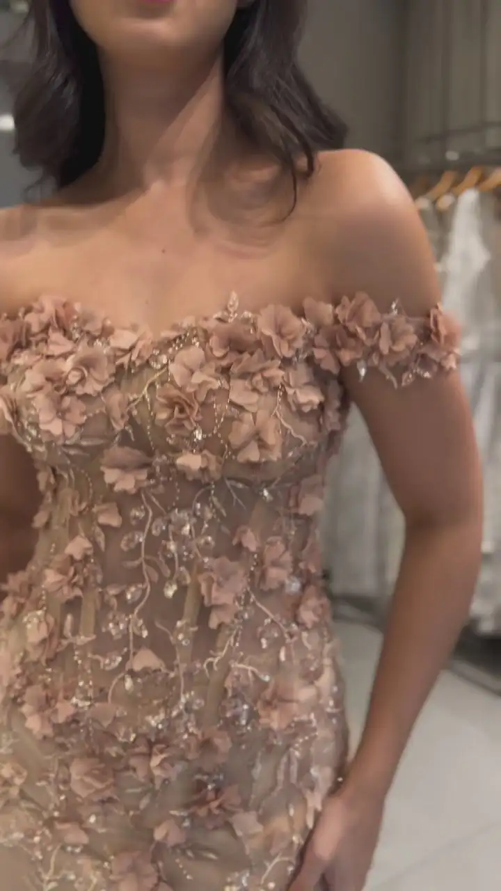 أماندا مخصص الشمبانيا الجانب الشق فستان حفلة موسيقية قبالة الكتف vestidos de noche حمالة الطابق طول مساء رسمي 2025