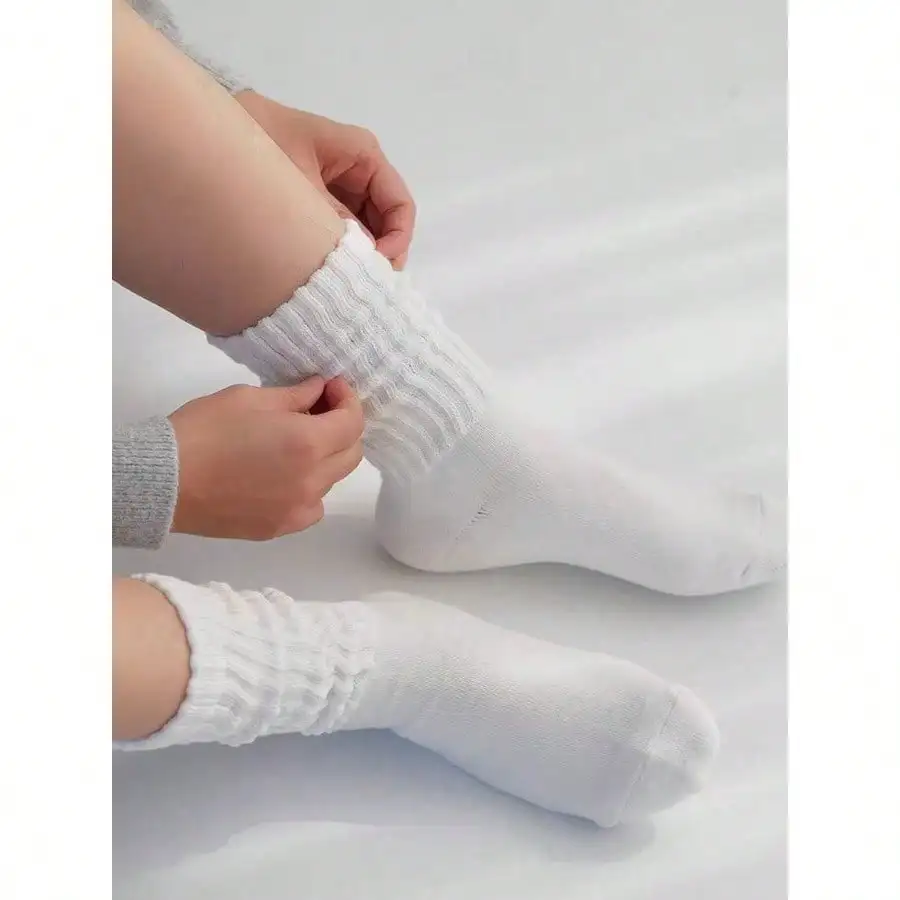 3 أزواج من الجوارب النسائية المحبوكة الرجعية - تصميم شتوي سميك أبيض ممتاز وفضفاض لمنتصف الساق مع أساور مضلعة مريحة