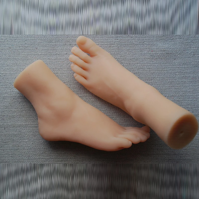 

Lifelike Female Foot Model Mannequin Silicone Plastic Feet Fetish for Fake Nail Practrice Shoes Sock Display Soft About 21cm