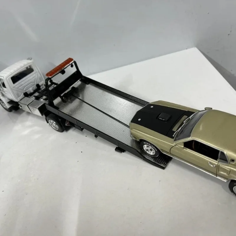 Diecast 1/24 Scale Plate Car Trailer Truck Car Model Doors Can Be Opened The Hood Can Be Opened Model Pieces Flaw Special Price