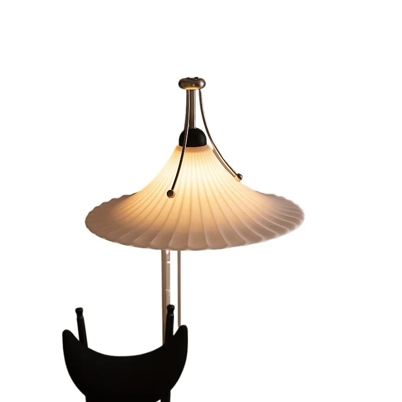 

French medieval restaurant chandelier, dining table cream style modern minimalist light luxury lamps