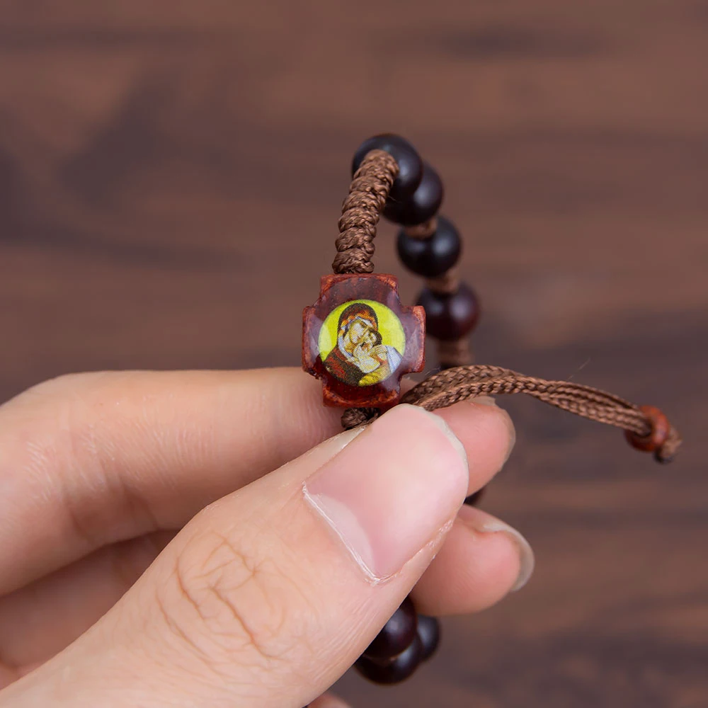 HTISOK Handgefertigtes Holz-Rosenkranz-Armband mit Jesus- und Maria-Anhängern – Katholischer Andachtsschmuck für Gebete, spirituelle Geschenke – Detail 7