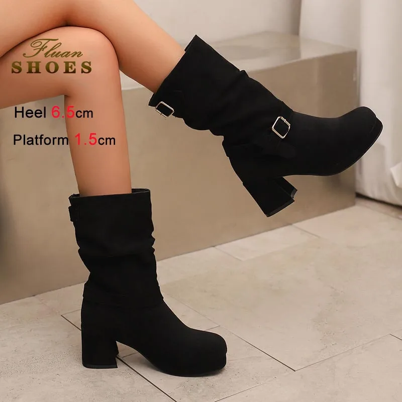 2025 موضة الأحذية النسائية 6.5 سنتيمتر كعب خشن منتصف العجل الأحذية بلون الجلود مشبك أحذية طويلة سيدة التجارة الخارجية فارس التمهيد