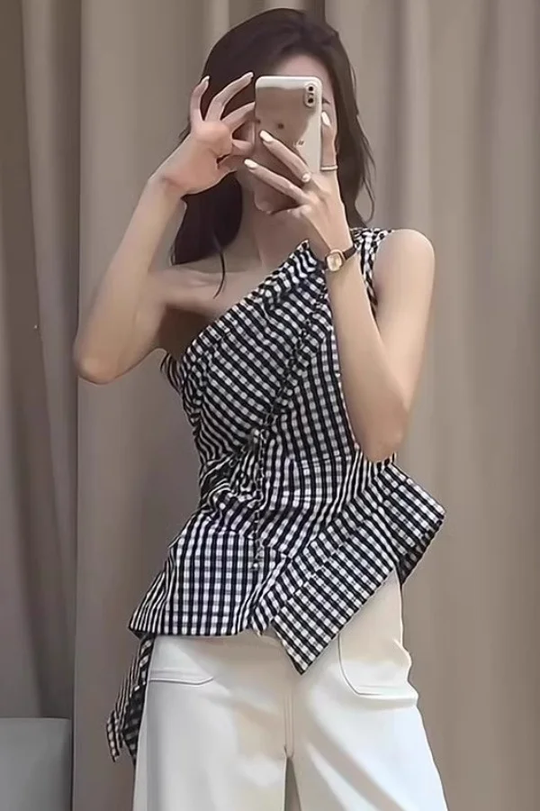 French Retro Plaid Off-shoulder Vest for Women in Summer 2025 New Style Irregular Waist-hugging and Sleeveless Top
