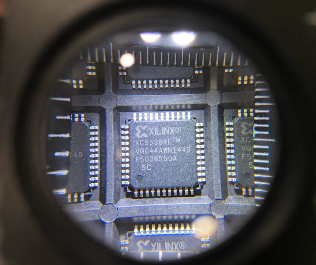 

XC9536XL-5VQG44C QFP44 100% Новые оригинальные электронные компоненты IC