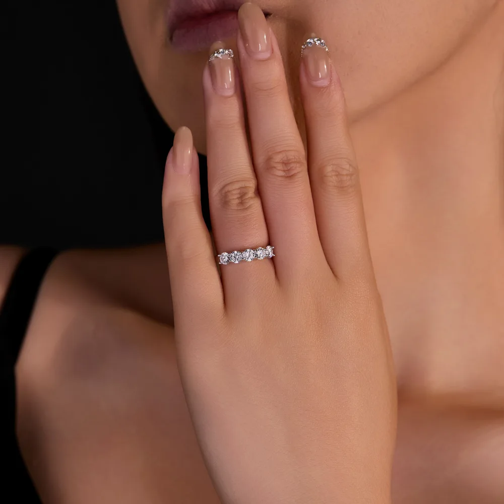 

Кольцо-обручалка с муассанитом 2 карата для женщин, серебро 925 пробы, 5 камней на общем креплении, цвет D, муассанит VVS1, штабелируемое, для свадьбы или помолвки