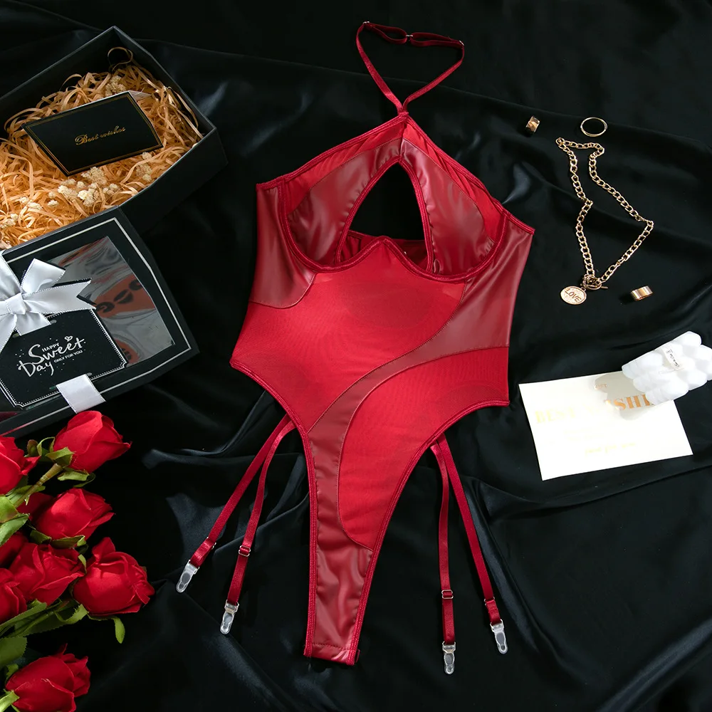 بدلة لعب نسائية من جلد البولي يوريثان مفرغة بدون حمالات ملابس داخلية 2024 موضة مرقعة شفافة بدون ظهر ملابس داخلية مثيرة