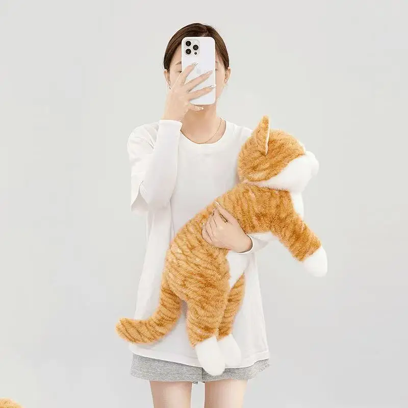 Lebensechte liegende Katze in 3 Farben, Plüschtier, weiches Stofftier, süße Plüschpuppe, liegend, lustiges Kätzchenkissen mit langen Armen, als Geschenk für Mädchen – Detail 8