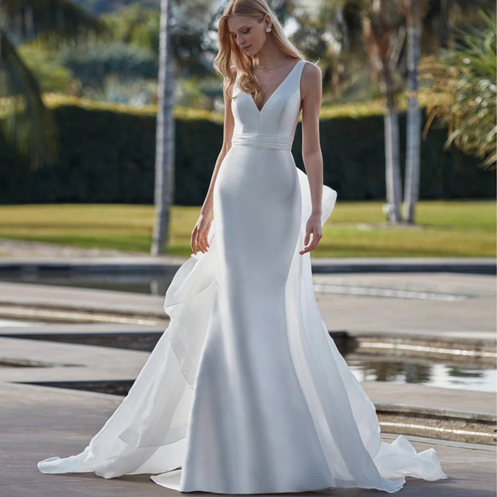 

Simple Mermaid Wedding Dress V-Neck Sleeveless Satin with Pleat Sexy Open Back Bridal Sweep Train Gowns Robe for Marriage