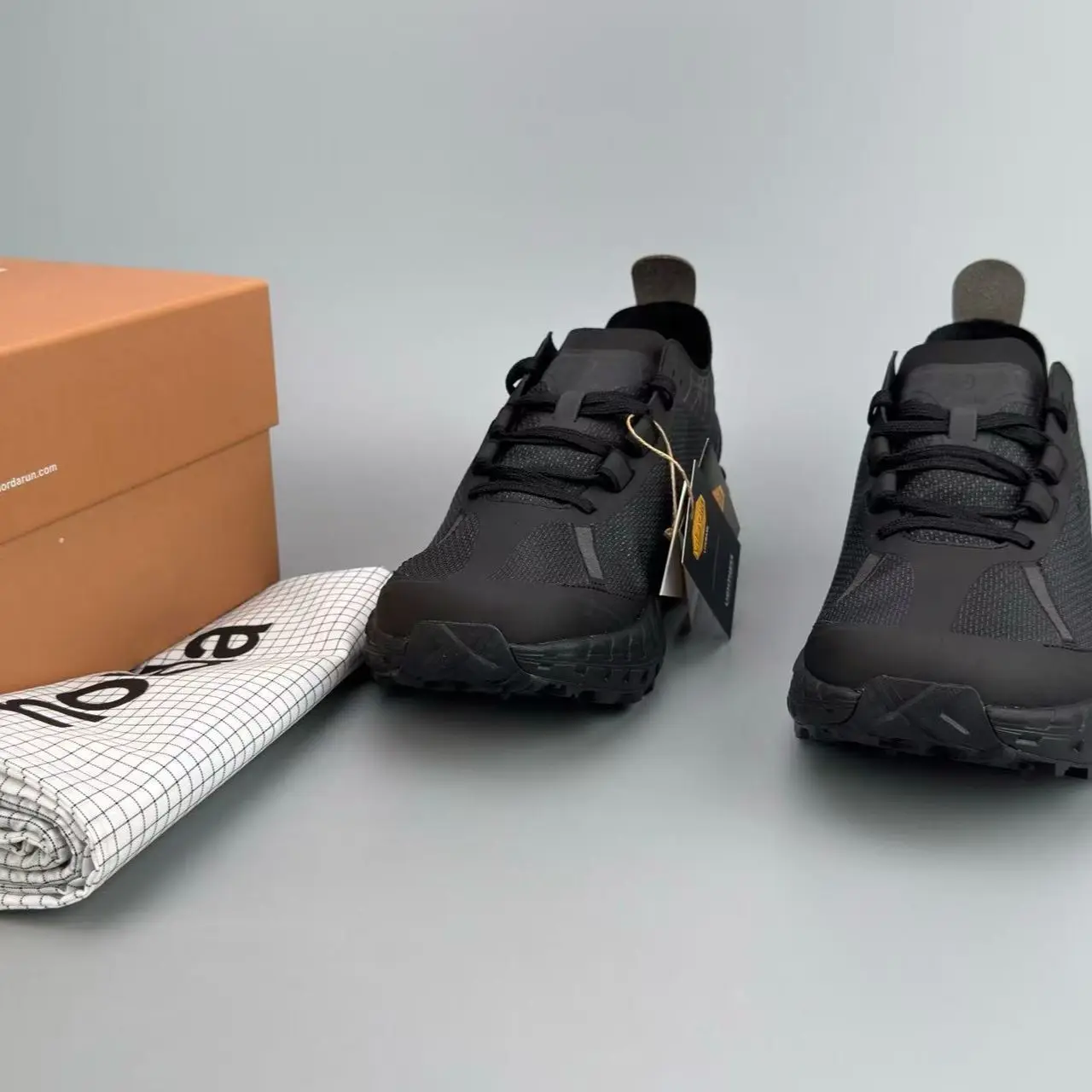 

High Quality Men's Shoes Sneakers Breathable Running Shoes Lightweight Anti-slip Outdoor Women's Sneakers Men's Shoes
