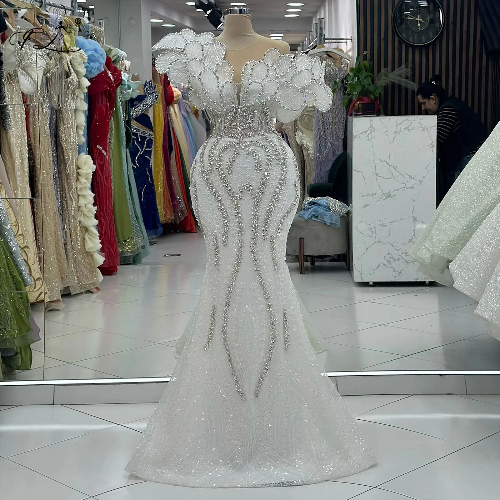 

Luxurious Evening Dresses Diamond Encrusted Lace Embroidered Evening Gown Fitted Fishtail Long Formal Dress Prom Dresses