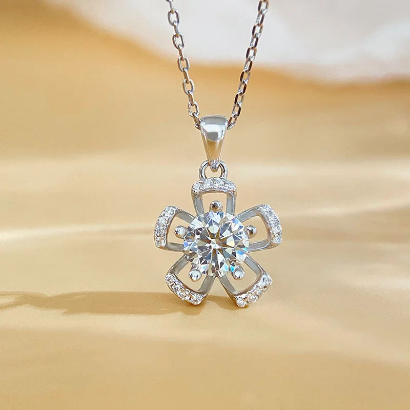 

Ожерелье из стерлингового серебра с муассанитом, кулон с цветком 925, легкая роскошь, элитная мода, универсальная цепочка на ключицу