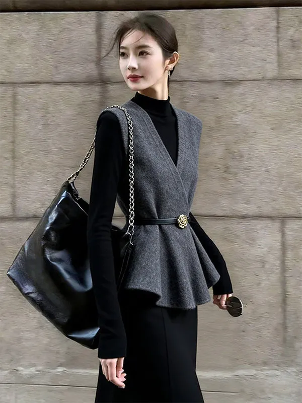 

Gray Vest 2026 New Fashionable Elegant High-end Sleeveless Top for Women V-neck Short Style Warmth for Autumn And Winter