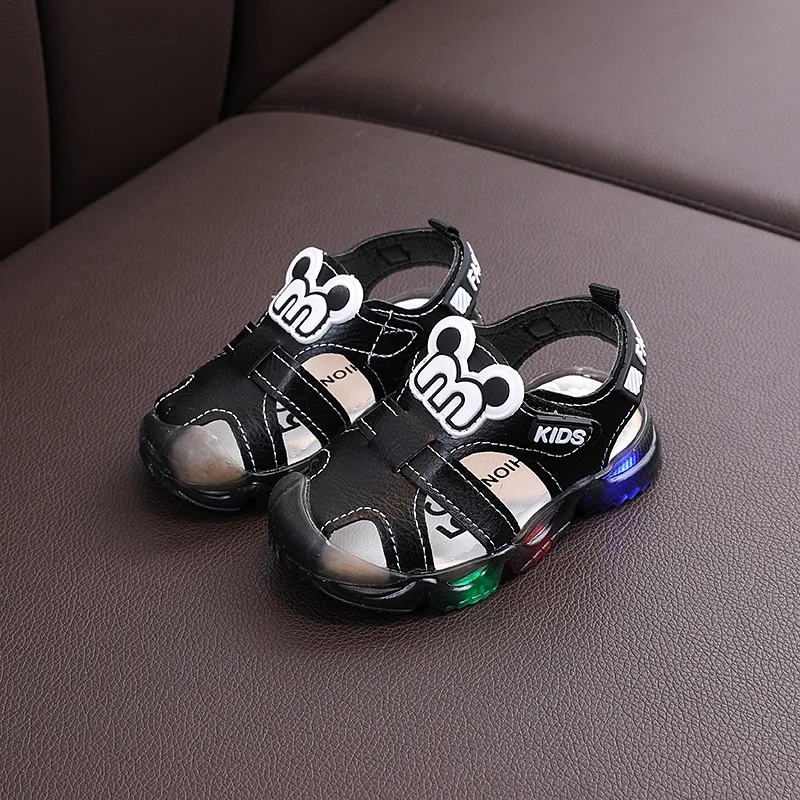 Kid Shoes Boys/Girls LED Illuminated Sandals 2023 Summer New Breathable Baby Shoes Girl Soft Sole Lightweight Beach Shoe صنادل