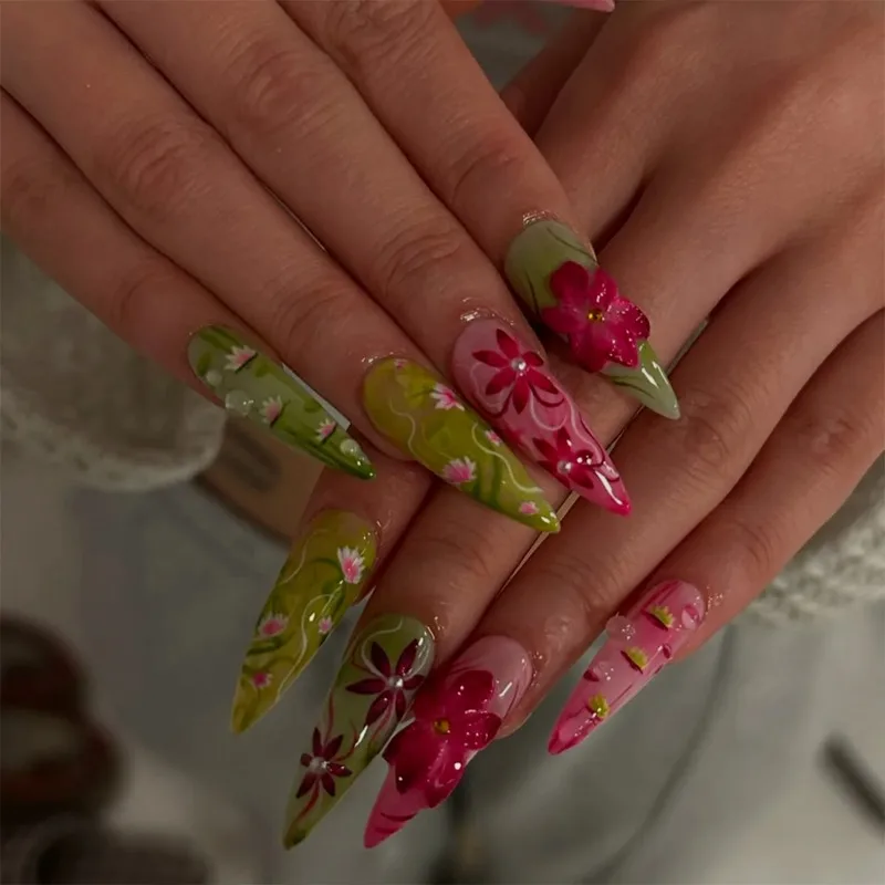 24 Stück Stiletto-Form Künstliche Nägel Künstlerisches Farbblock-Blumenmuster Aufdrücknägel Regenbogen-Dopamin-Design Europäische Luxus-Kunstnägel
