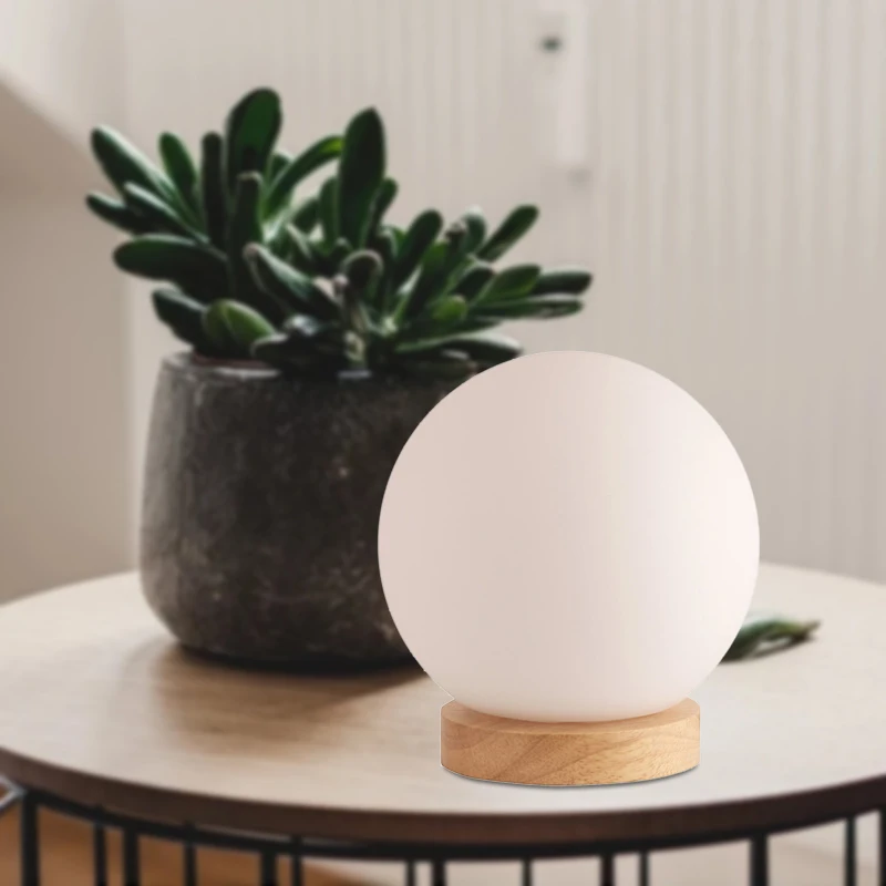 تتضمن مصباح طاولة كروي زجاجي من ABHU - مصباح منضدة - قاعدة خشبية طبيعية صغيرة مع غطاء زجاجي مستدير