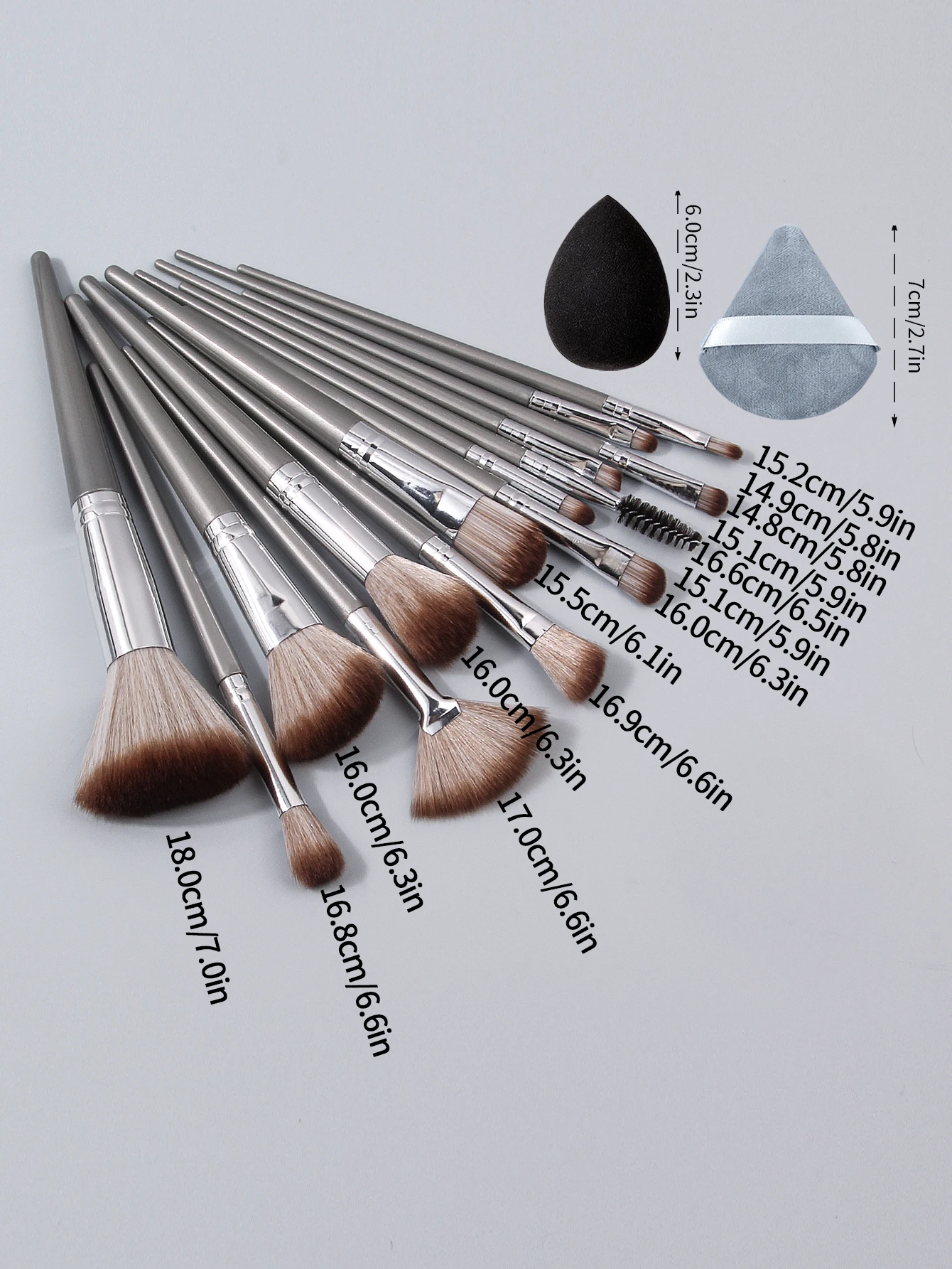 Set di pennelli per trucco professionale da 18 pezzi: comprese 14 pennelli per trucco, 2 spugne di bellezza e 2 sbuffi di cipria triangolari, kit di strumenti per trucco di dimensioni complete