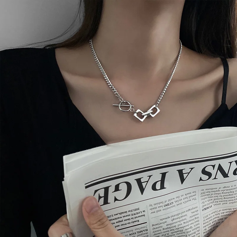 Neutral titanium steel TO buckle necklace men's and women's tide 2024 new Internet celebrity accessories design sense niche swea