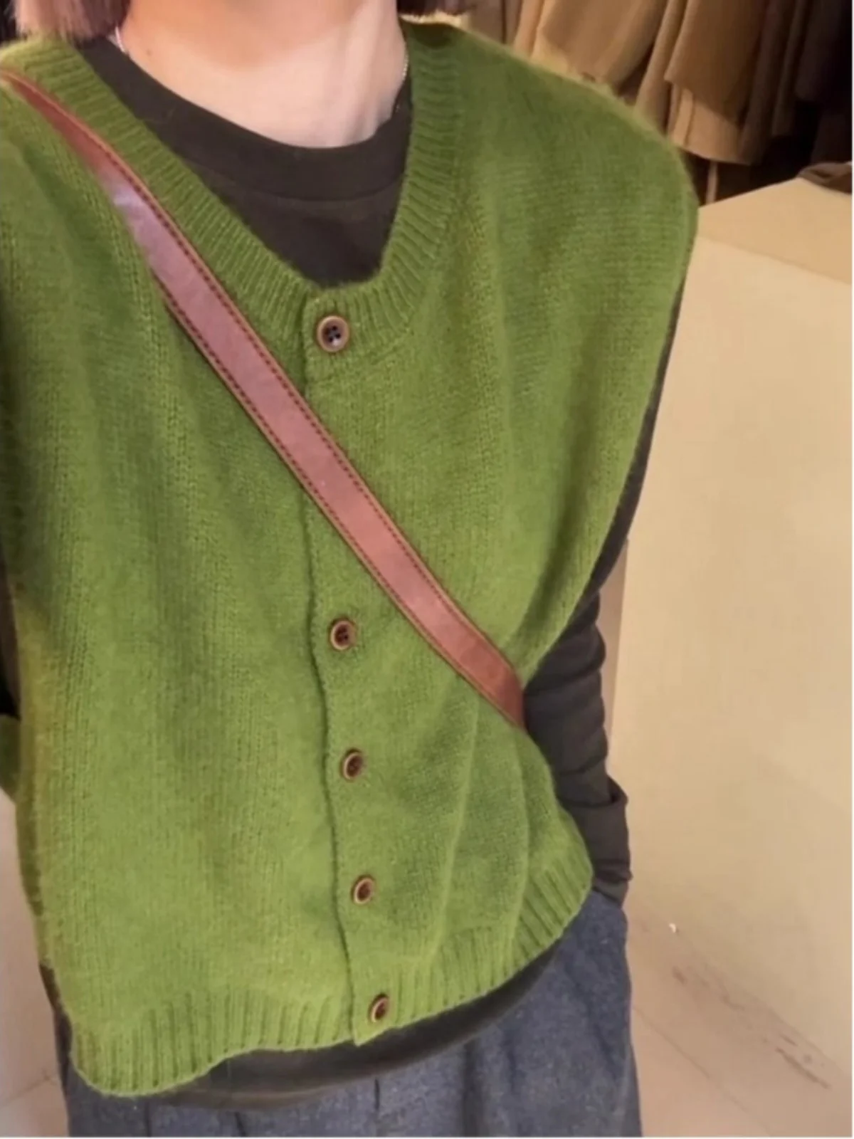 

Soft Knitted Green Cardigan Vest Women's Autumn Winter Outerwear Layering Sweater Vest Retro High-End Feel Commute Style