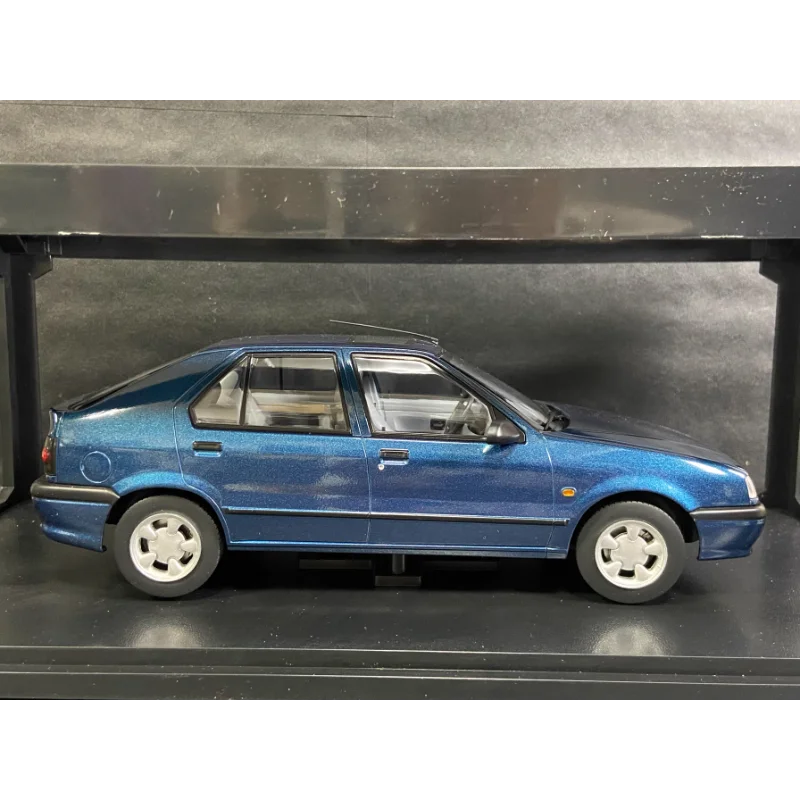 Moulé sous pression TRIPLE9 1/18 échelle Renault 1994 19 modèle de voiture en alliage bleu jouet à collectionner cadeau Souvenir affichage ornement