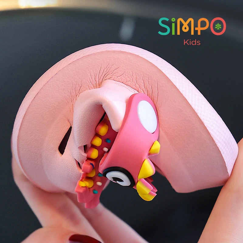 قباقيب دينو الوردية اللطيفة للفتيات والفتيان صنادل أطفال ناعمة ومرنة خفيفة الوزن شباشب أطفال ملونة ملابس خارجية صيفية