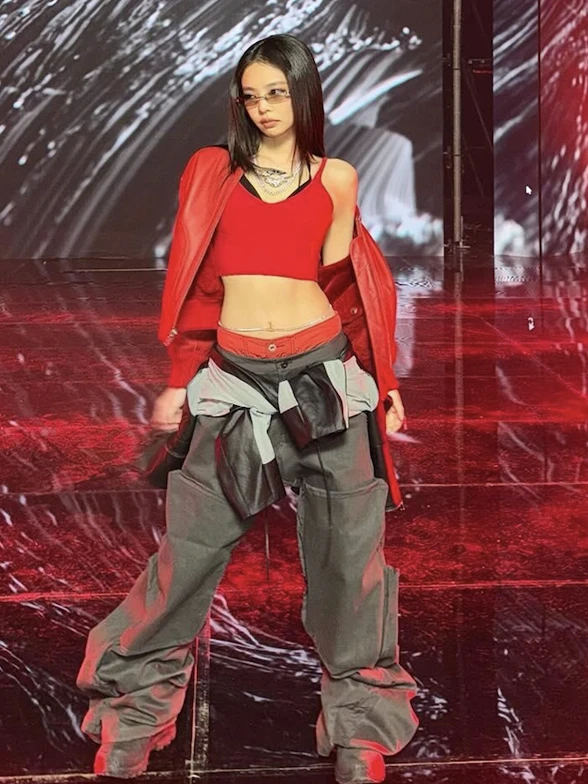 

Сексуальный или красный укороченный топ и жилет, комплект из двух предметов от Jennie, жилет с многослойными ремешками в стиле ретро, модная женская мода