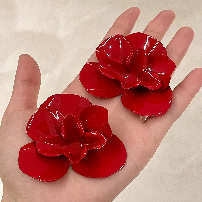 

Vintage Red Rose Flowers Metal Earrings for Women Fashion Elegant Bride Wedding Jewelry Travel Accessories