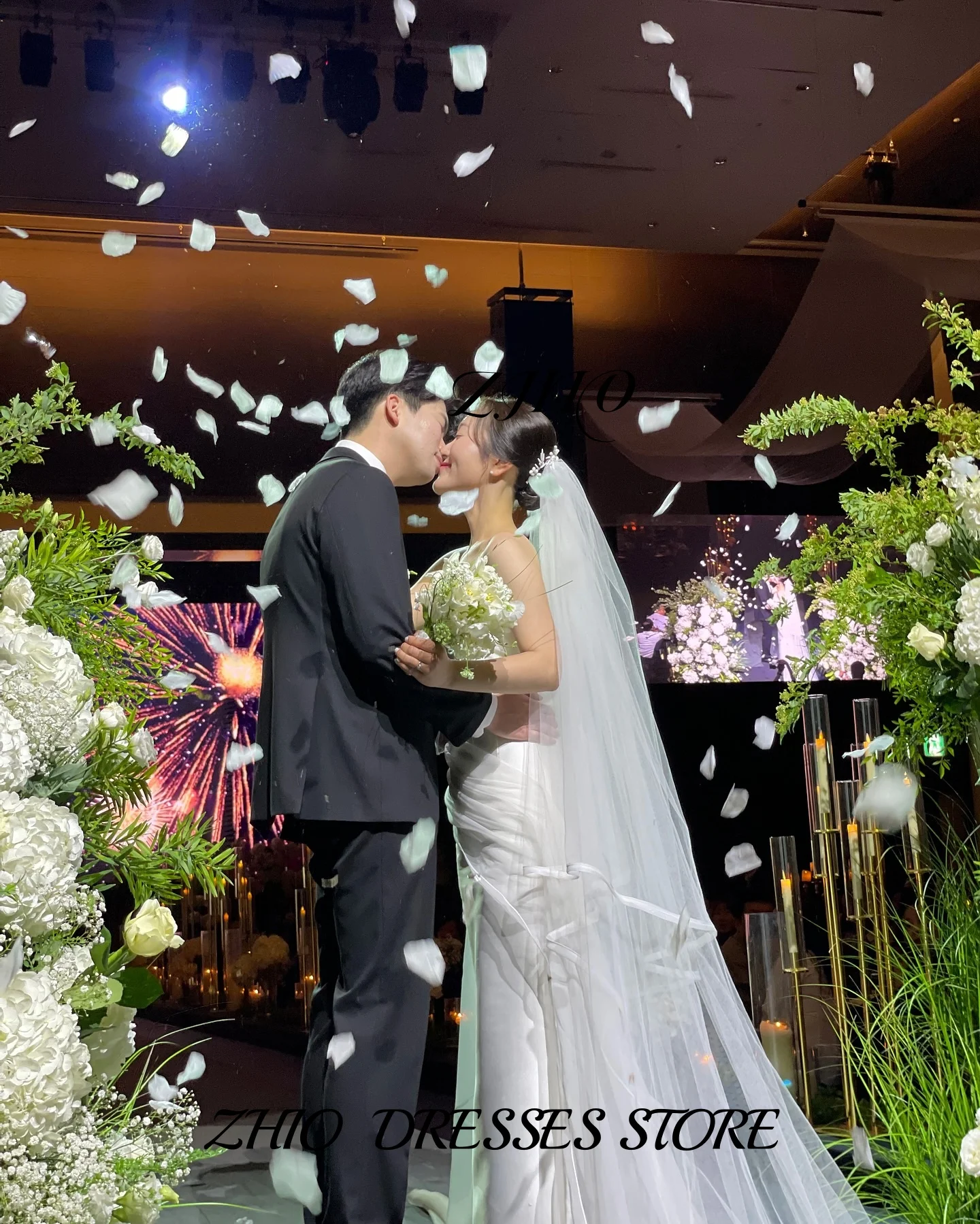 ZHIO Белое свадебное платье без бретелек с прозрачной запахом Элегантное простое стильное свадебное платье с длинным шлейфом для церемонии на открытом воздухе по индивидуальному заказу