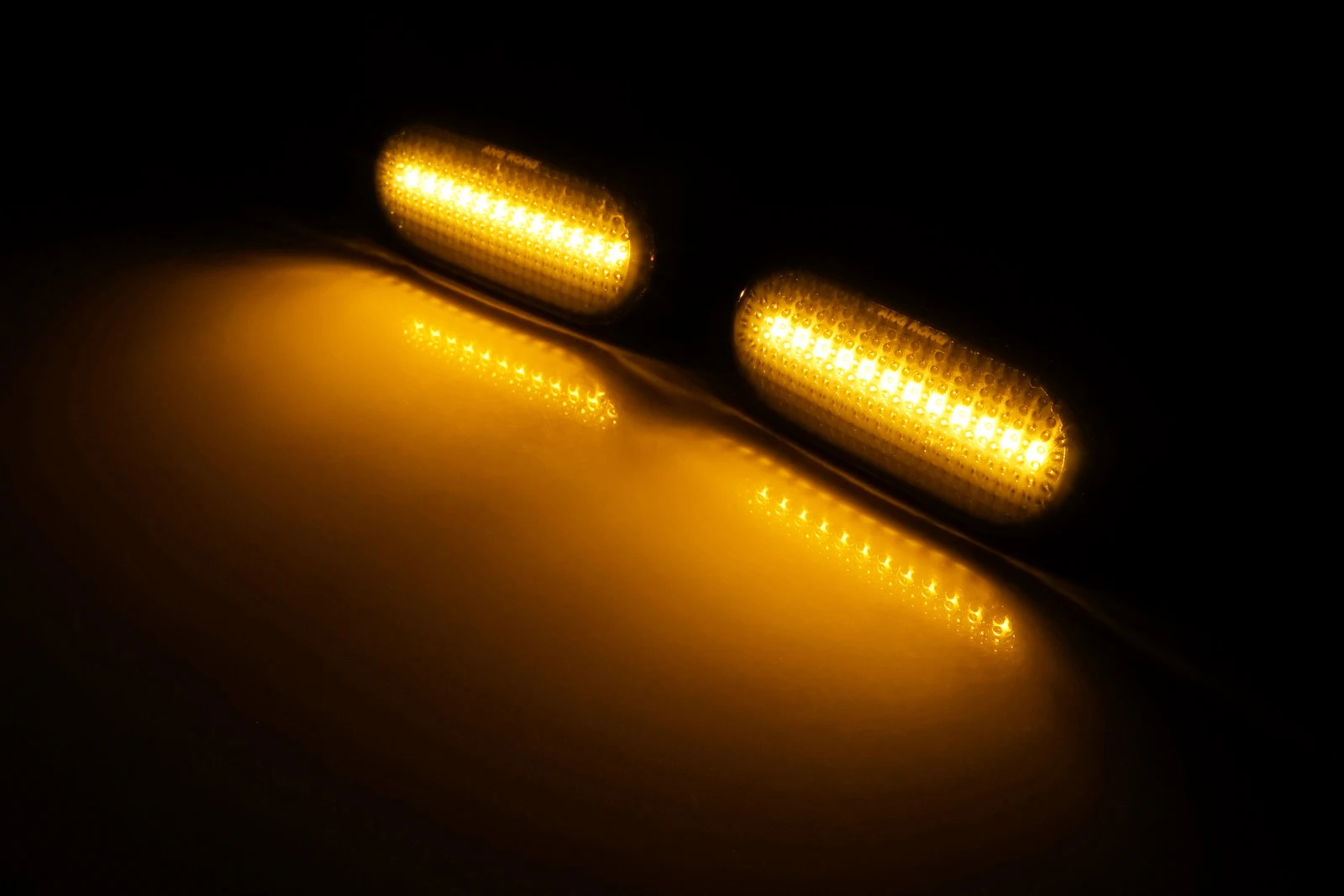 Vauxhall、Vivaro、movano、dacia、duster、logan、nissan x70用のCanbus動的バーバー付きサイドマーカーインジケーター