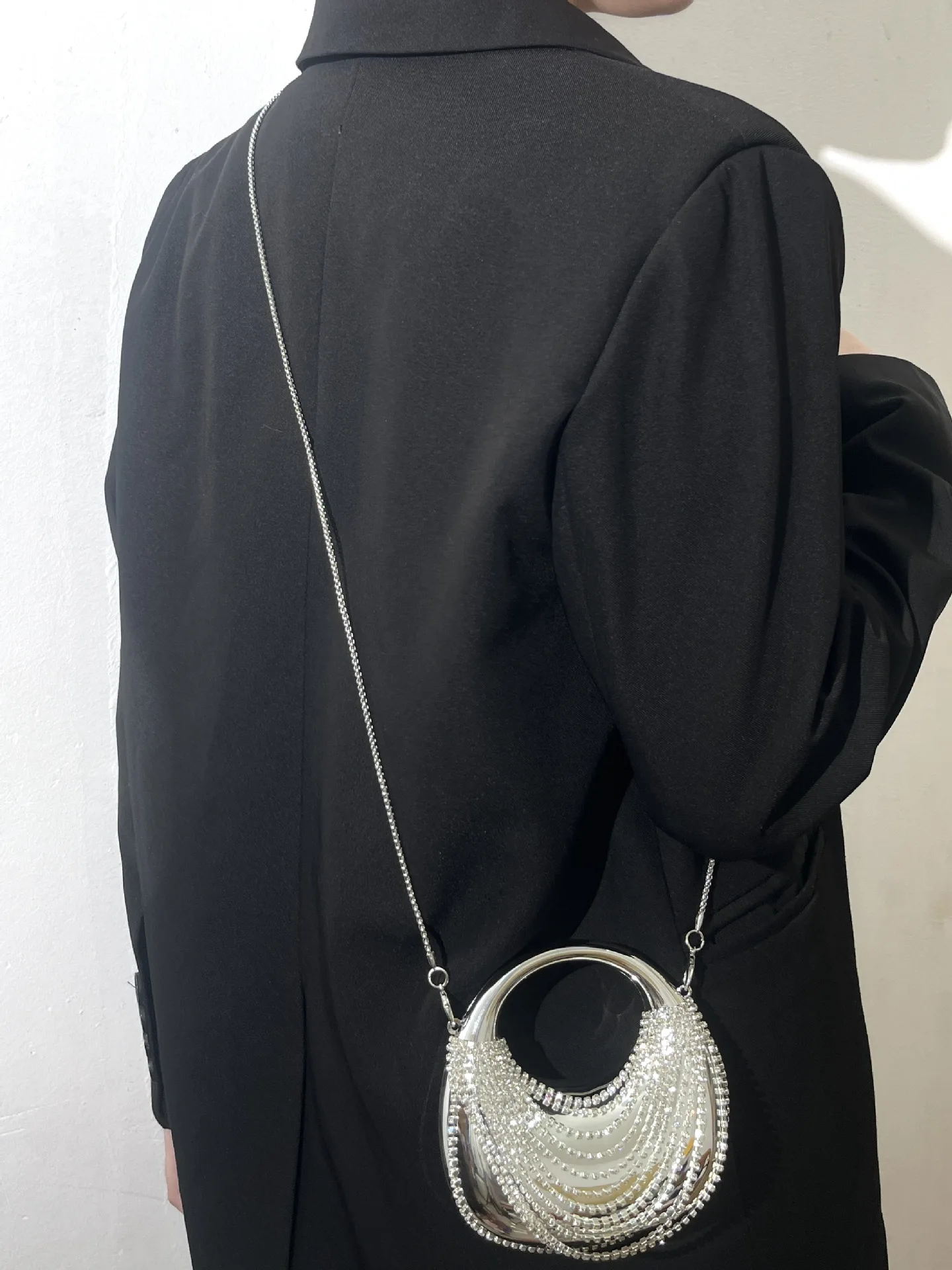 Diamantbesetzte Abendtasche Luxus-Designer-Schultertaschen Lustige Form Party Hochzeit Acryl Glänzende Clutch-Tasche – Detail 7