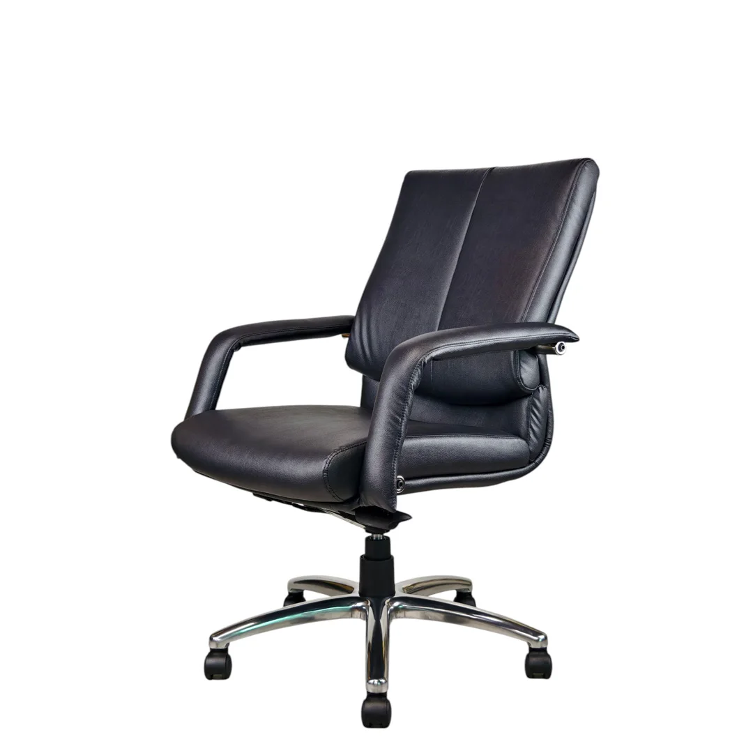 

Современное эргономичное офисное кресло в деловом стиле с синтетической кожаной спинкой средней высоты и алюминиевым основанием для бизнеса