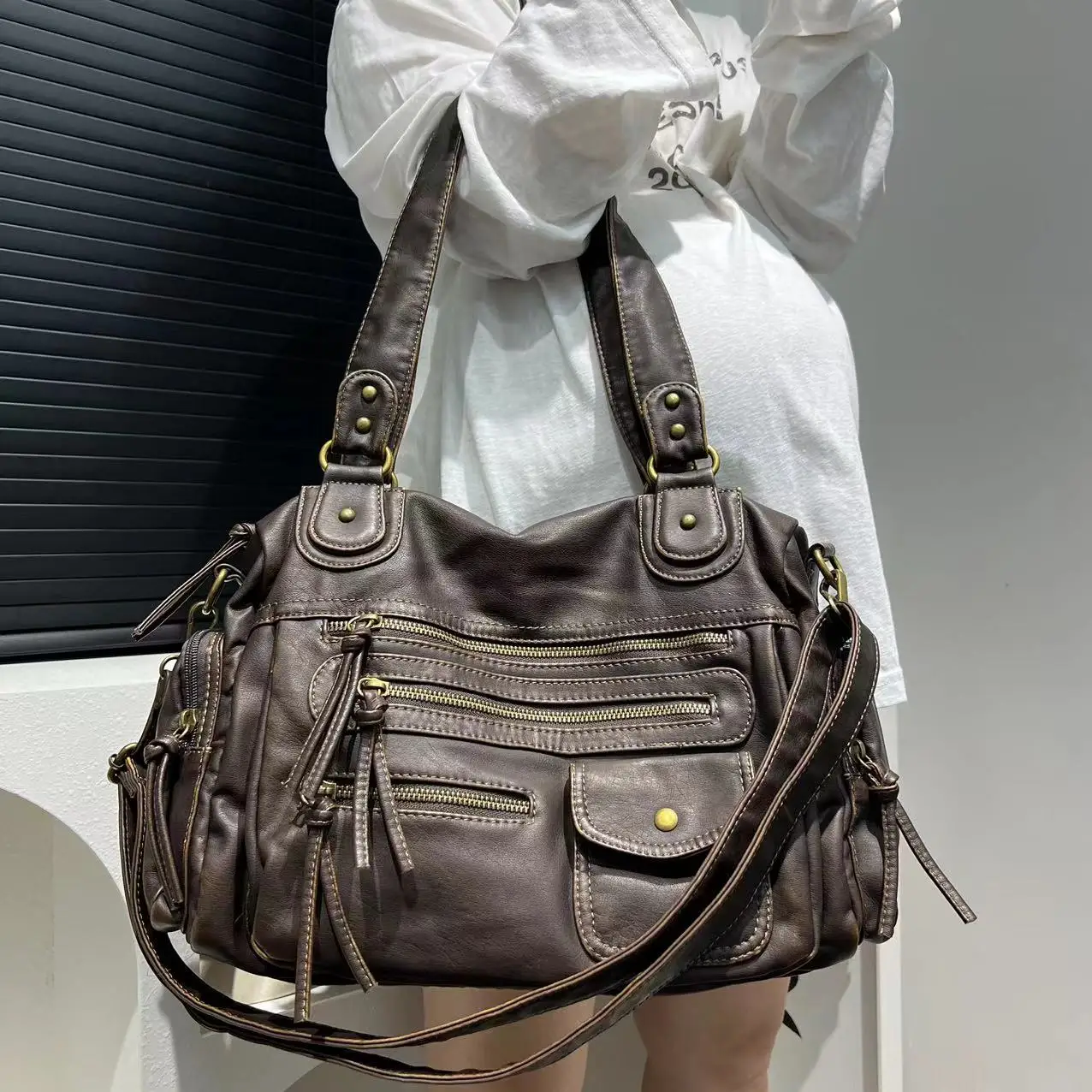 2026 Y2K Hot Girl Single Shoulder Crossbody Bag Vintage Washed Leather Motorcycle Bag Large Capacity Multi Pocket Bag