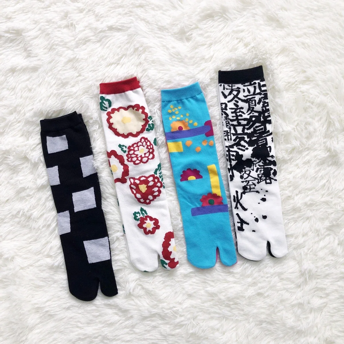 

Japanese Harajuku Combed Cotton Tabi Sock Women Fashion Jacquard Two Toe Socks Cartoon Cat Flower Geometry Funny Split Toe Sock