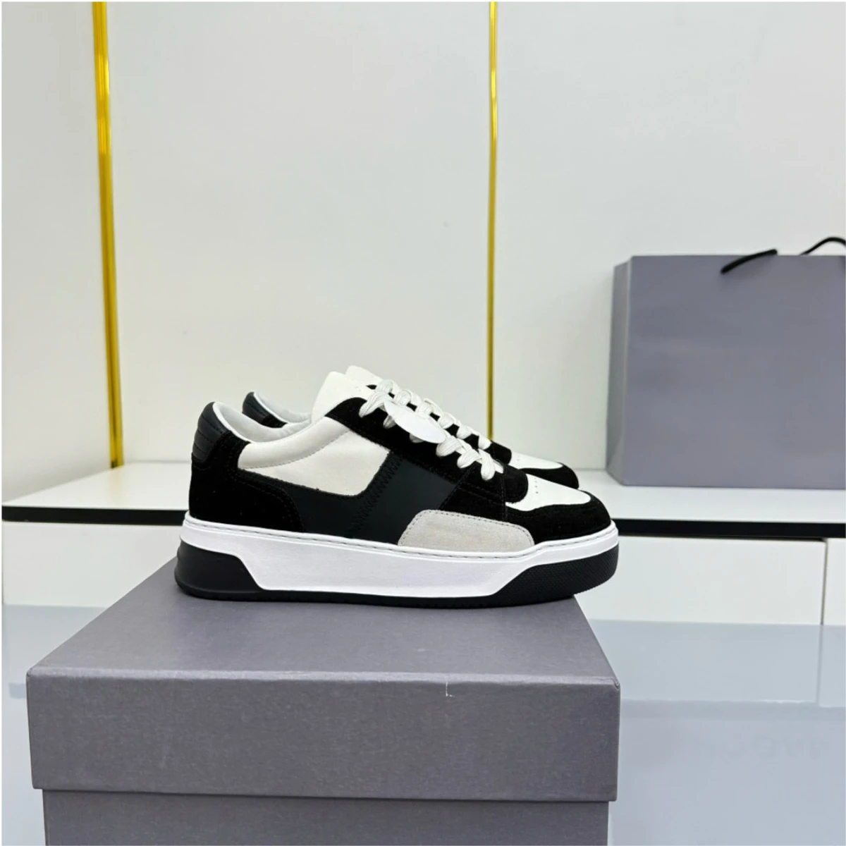 

Men's Women's Chunky Platform Sneakers Multi-Color Lace Up Casual Shoes Fashion Thick Sole Trainers for Couple's Daily Wear