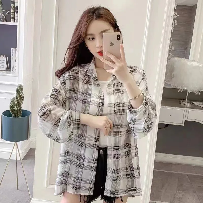秋の緩い軽量チェック柄シャツ女性のためのレトロオールマッチコントラストカラー長袖シャツカジュアルストリートボタントップス