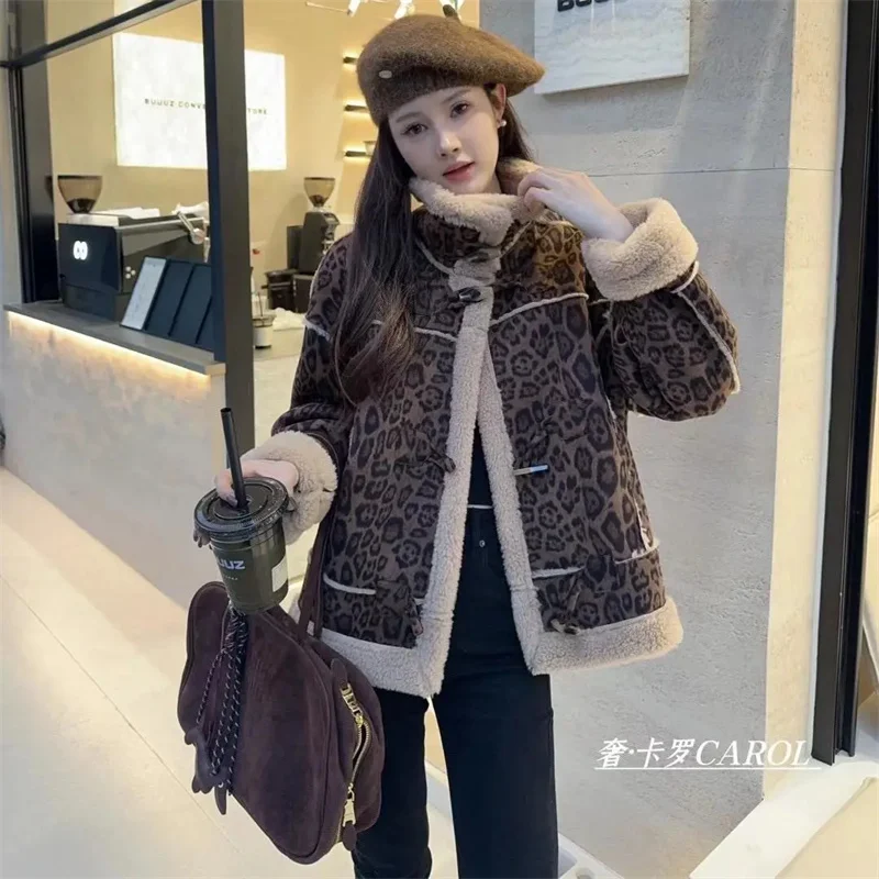 Fashion Lamb Fur Short Coat Women 2024 Autumn and Winter New Casual Leopard Print Horn Button Fur Integrated Top Female