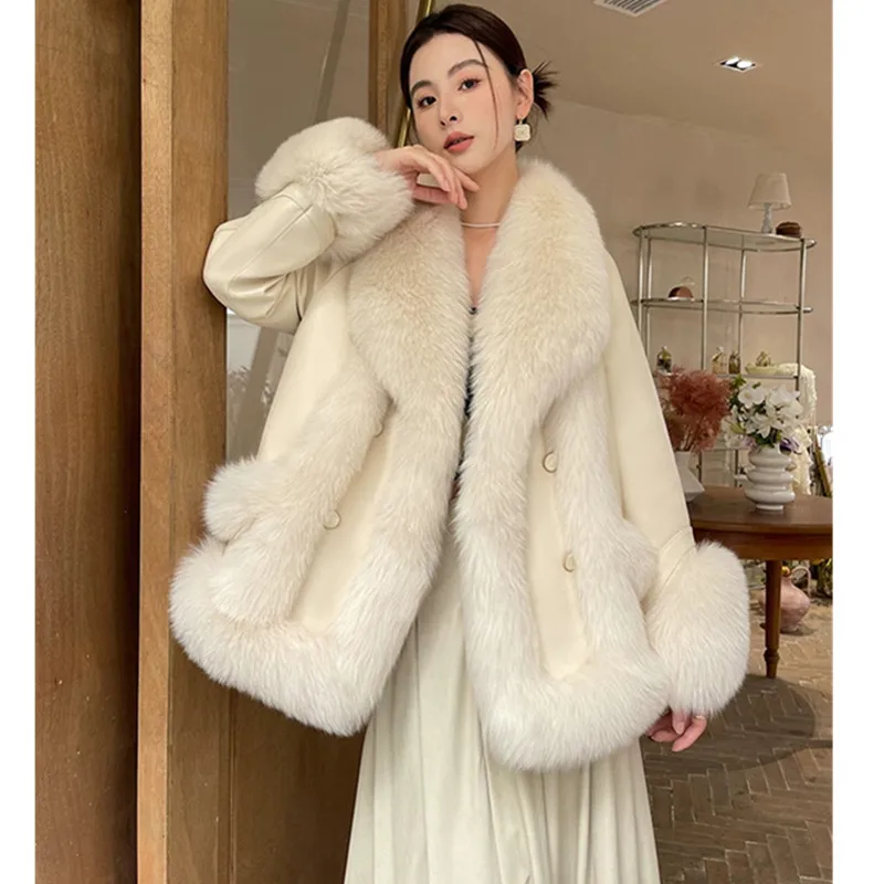 معطف جديد لعام 2025 من فرو الثعلب المقسم من جلد الغنم معطف نسائي من قطعة واحدة معطف متوسط الطول من ريش الإوز سترات دافئة للسيدات