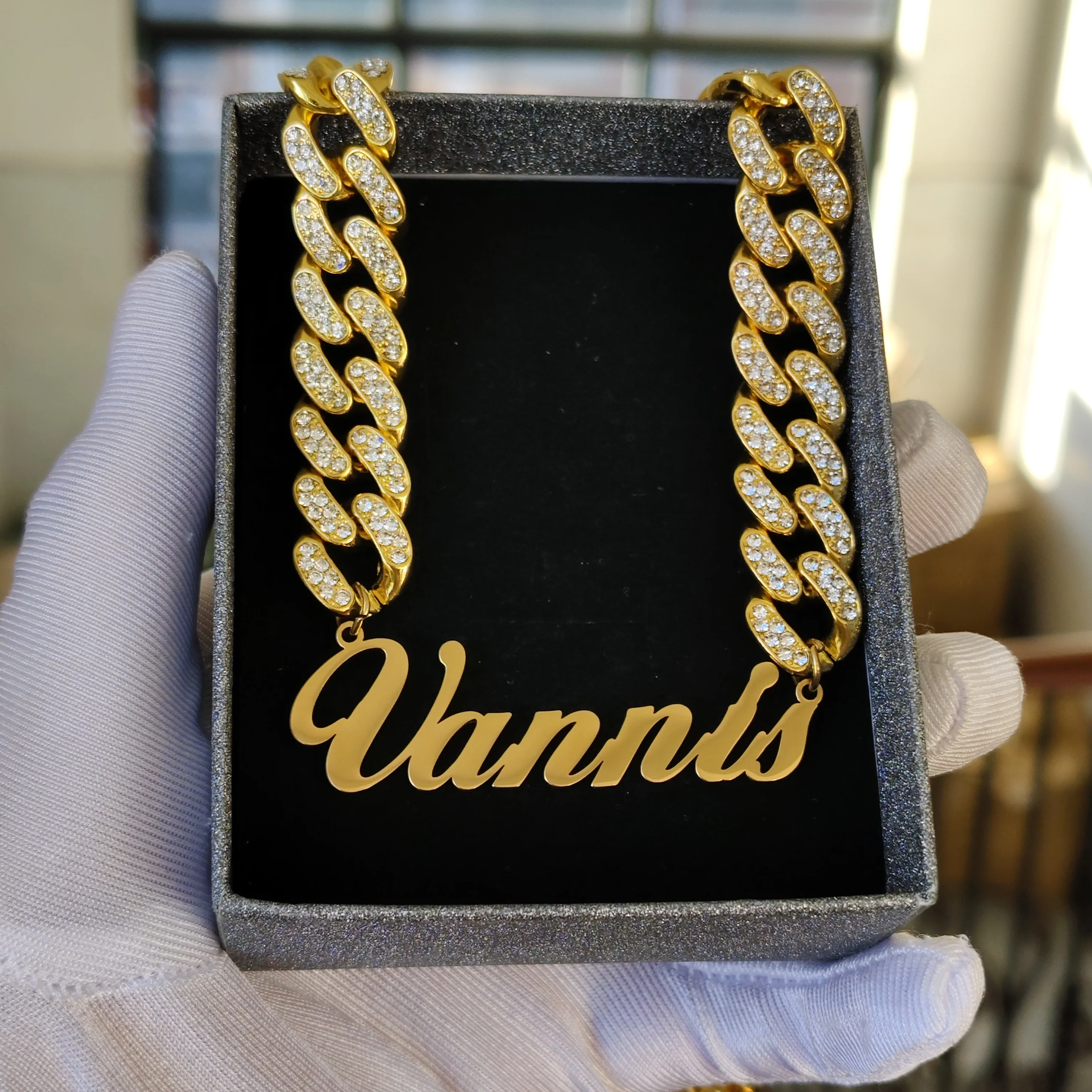 

DHQH Wholesale Customized Name Shining Big Chain Necklace Personalized Letter Necklace Valentine's Day Gift Factory Direct Sales
