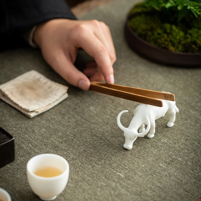 Ceramic Figurine - Creative White Porcelain Animal Cow, Fortune-Bringing Twelve Zodiac Home Living Room Tea Table Dec