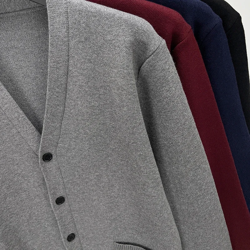 

Высококачественный мужской кардиган с v-образным вырезом, однотонное пальто с карманами и длинными рукавами, осень-зима, универсальная модная тенденция, повседневная мужская одежда