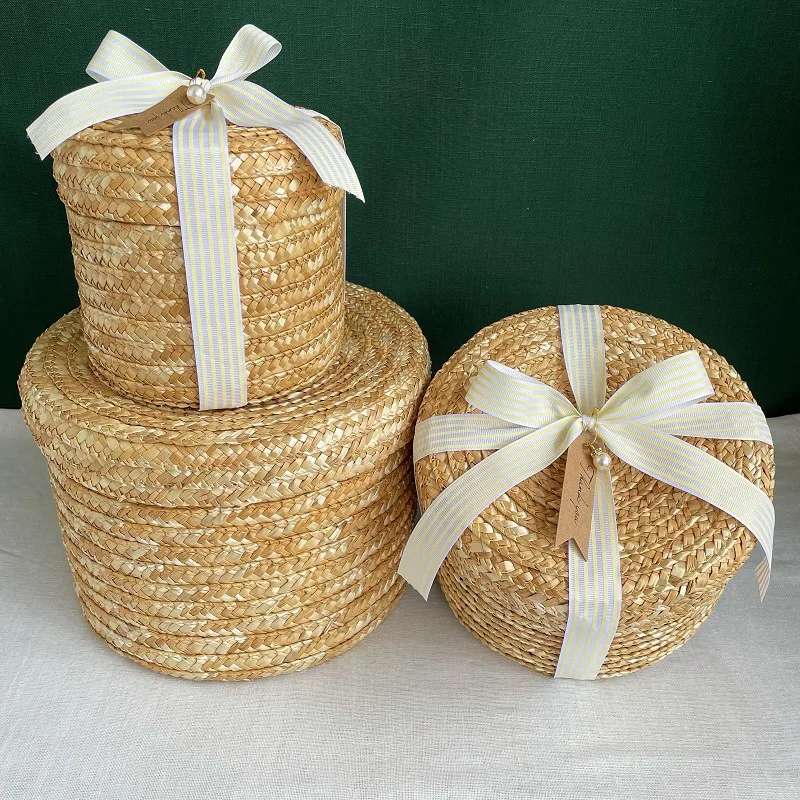 

LuanQI-Handmade Straw Woven Basket with Lid, Bridal Souvenir Box, Seagrass Plant Basket, Snack Storage Box, Flower Organizer