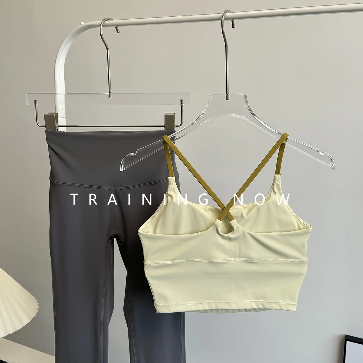 

Костюм для йоги, женский летний сексуальный высококачественный бюстгальтер для пилатеса с красивой спиной, быстросохнущая спортивная одежда для бега для фитнеса
