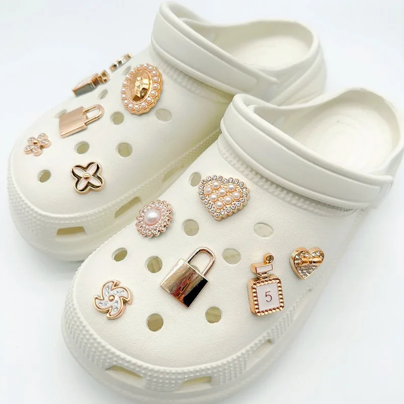 12 Uds. De dijes de zapatos para Crocs DIY, el nuevo Metal Retro es hebilla de decoración de zapatos desmontable para dijes Croc, accesorios para zapatos con agujeros