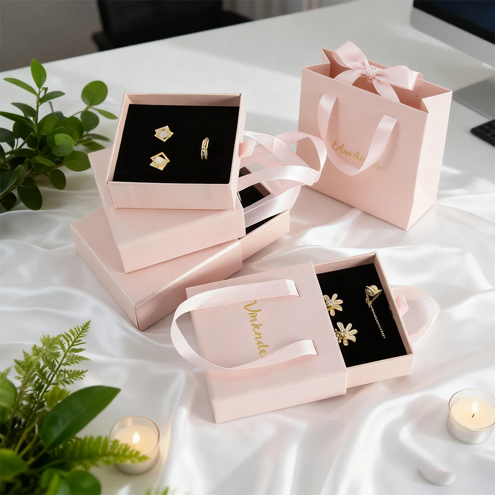 

100 шт., бумажная шкатулка для драгоценностей на заказ для женщин, ожерелье, кольцо, серьги, органайзер, держатель для путешествий, портативный 8x8x3 см, чехол для хранения ювелирных изделий