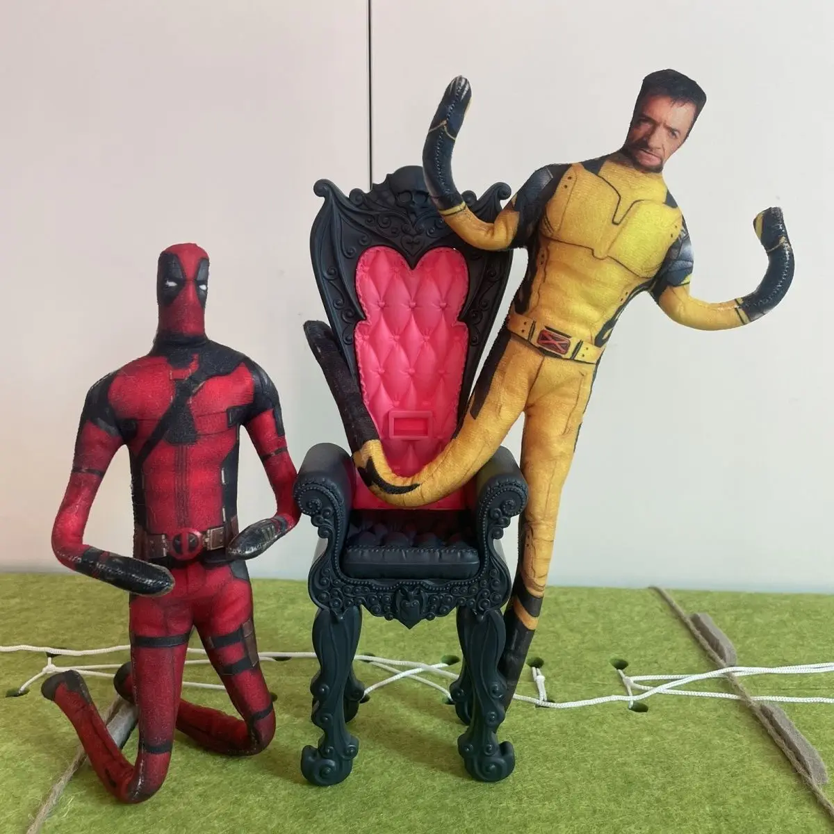 

Плюшевая кукла для косплея Росомаха и Дэдпула, двусторонняя, с абстрактным дизайном, подвижными конечностями, без белой окантовки, подарок на день рождения