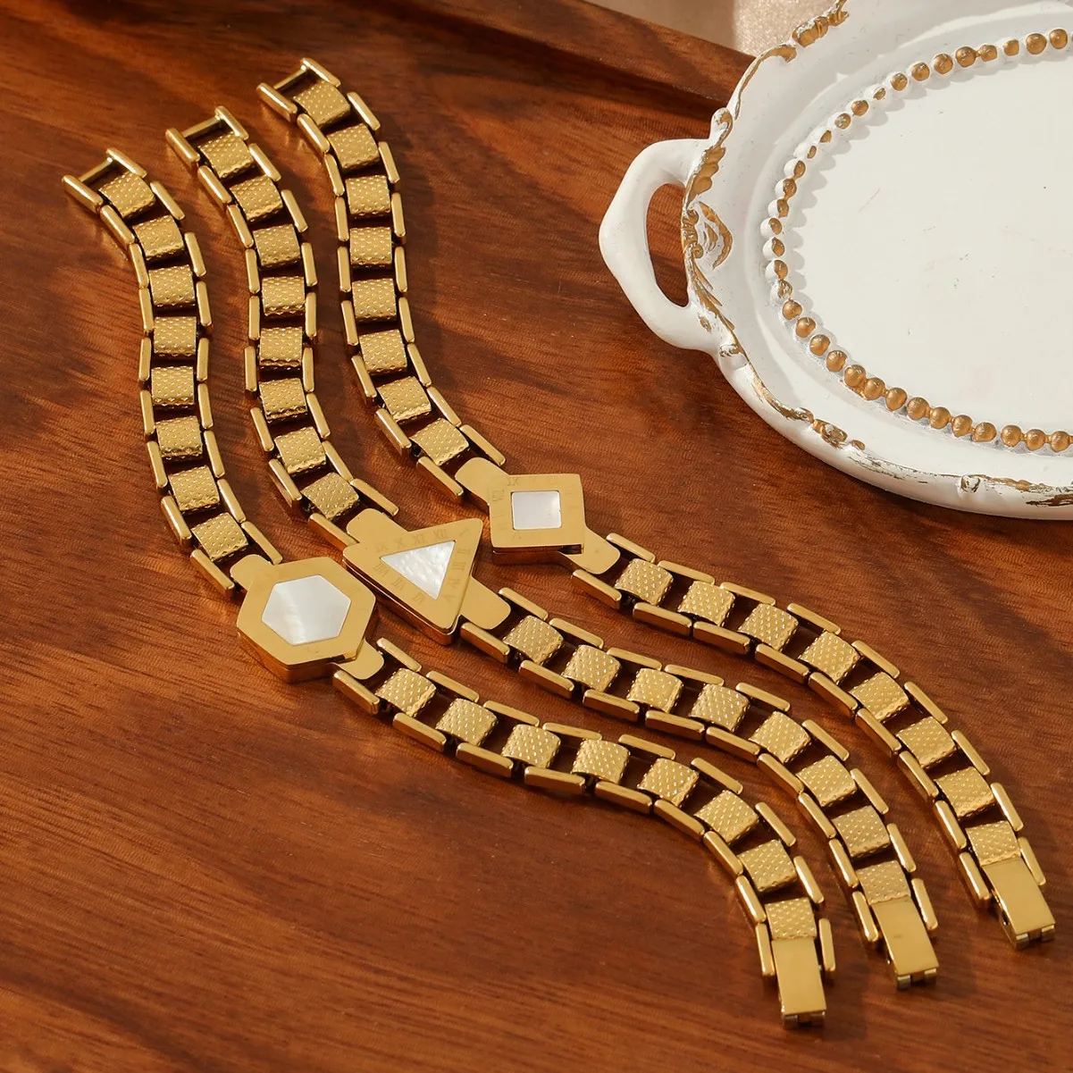 

Stainless Steel Women Bracelet Trendy Roman Numeral Shell Bracelet браслеты женские бижутерия для женщин New Men