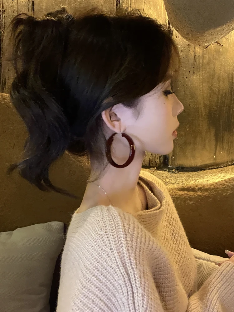 

Sexy and Elegant Wine Red Vintage Hong Kong Style Daily Ankora Red Circle Earrings Chic Skin Whitening Ear Hoops